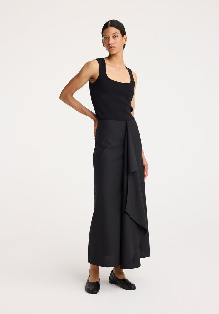 Bustier shaped knitted top | black