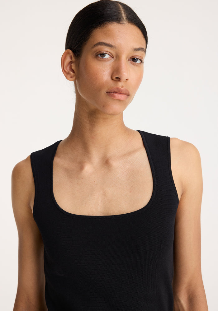 Bustier shaped knitted top | black
