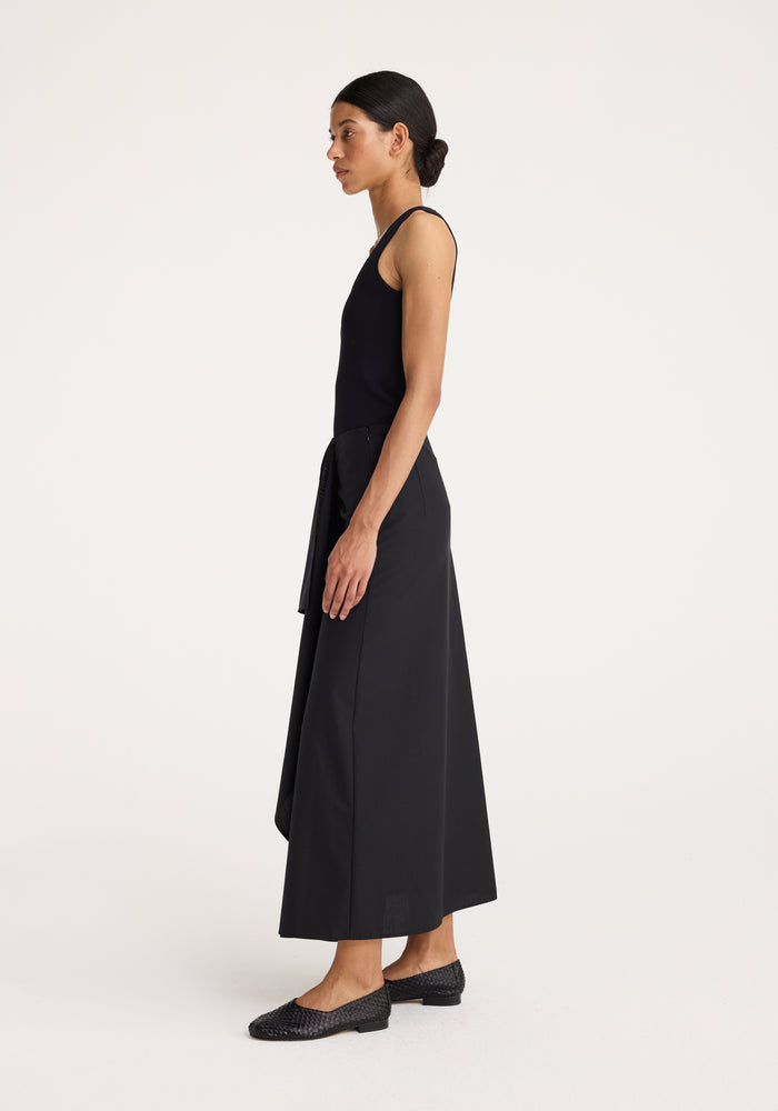 Bustier shaped knitted top | black