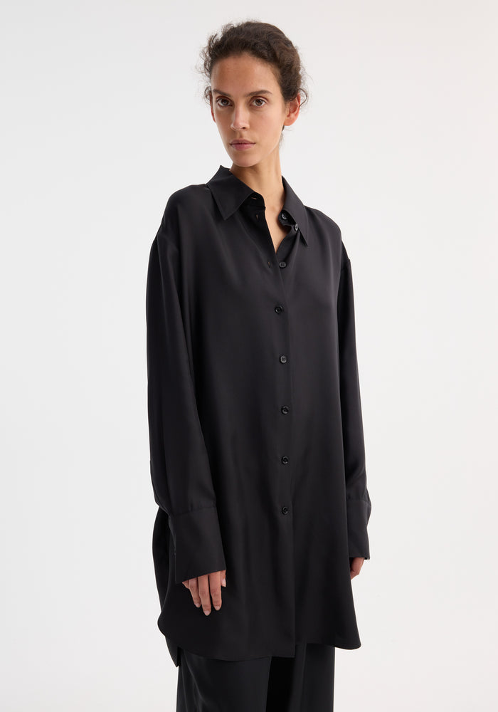 Signature elongated silk shirt | black