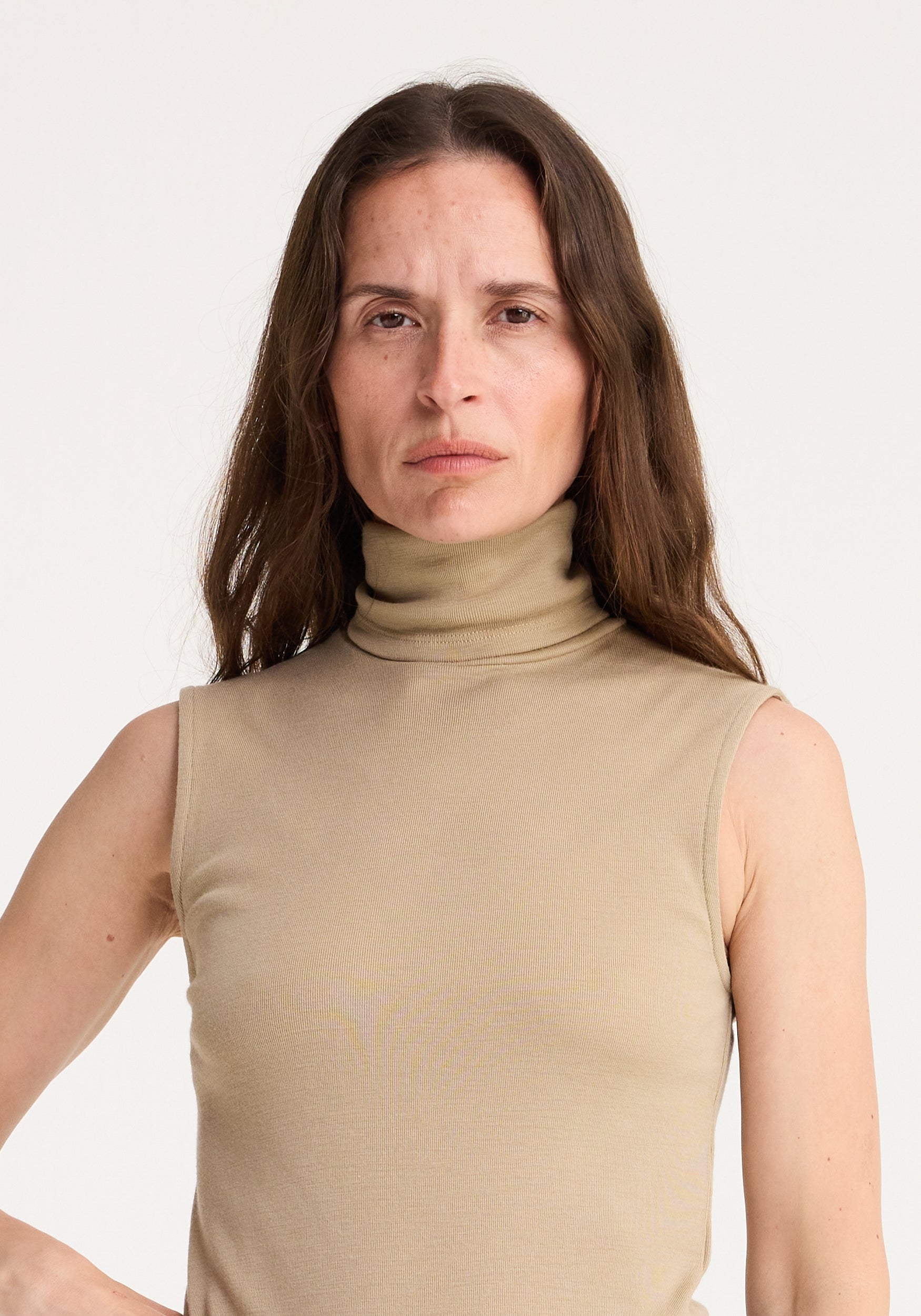 Fine merino sleeveless turtleneck Rohe