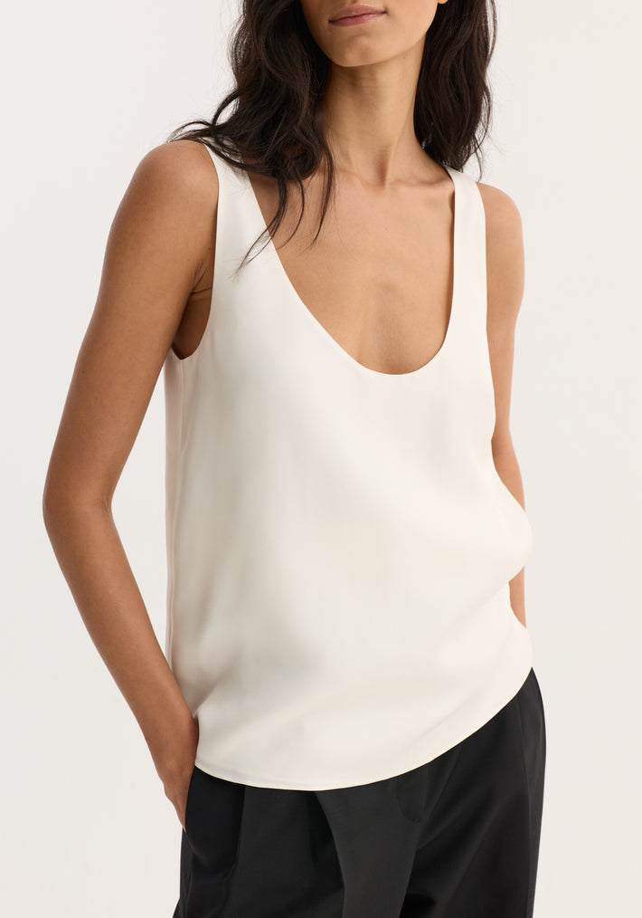 Scoop-neck silk top | cream