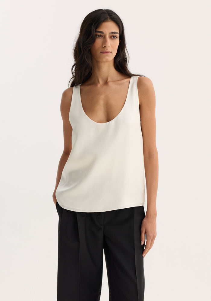Scoop-neck silk top | cream