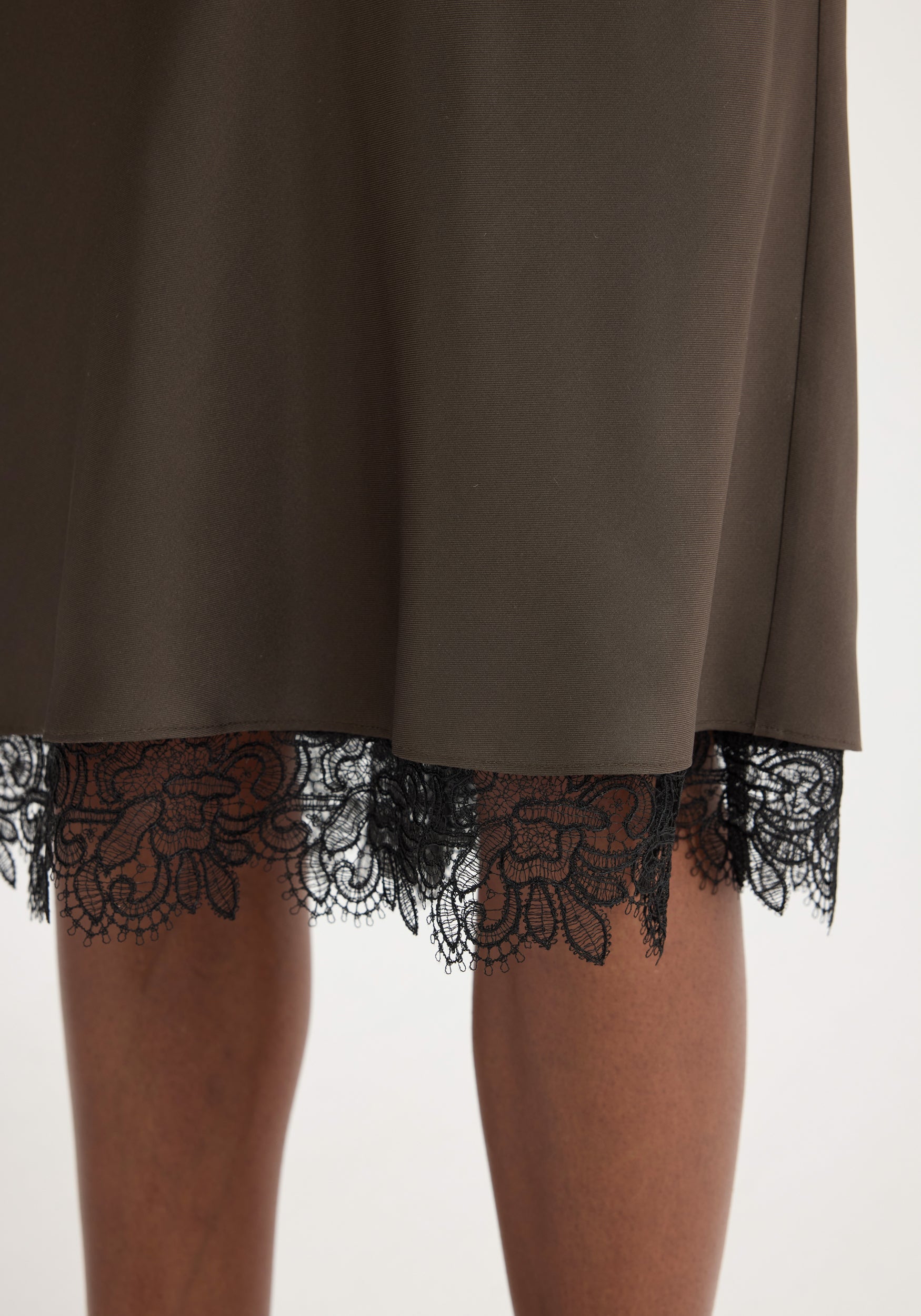 【INCHANT ME】Sunny Lace Midi Skirt MS0100L.100_cc09cf92-b0ab-43d8