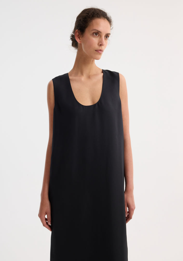 Scoop-neck silk dress | black