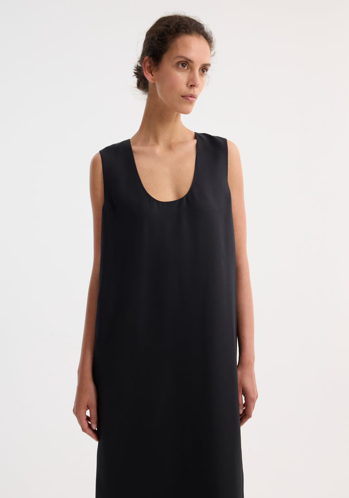 Scoop-neck silk dress | black
