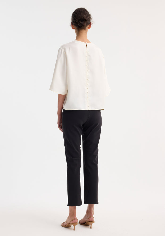 Buttoned silk top | cream