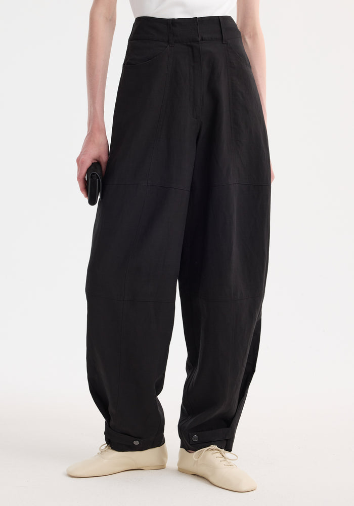 Parachute trousers | black