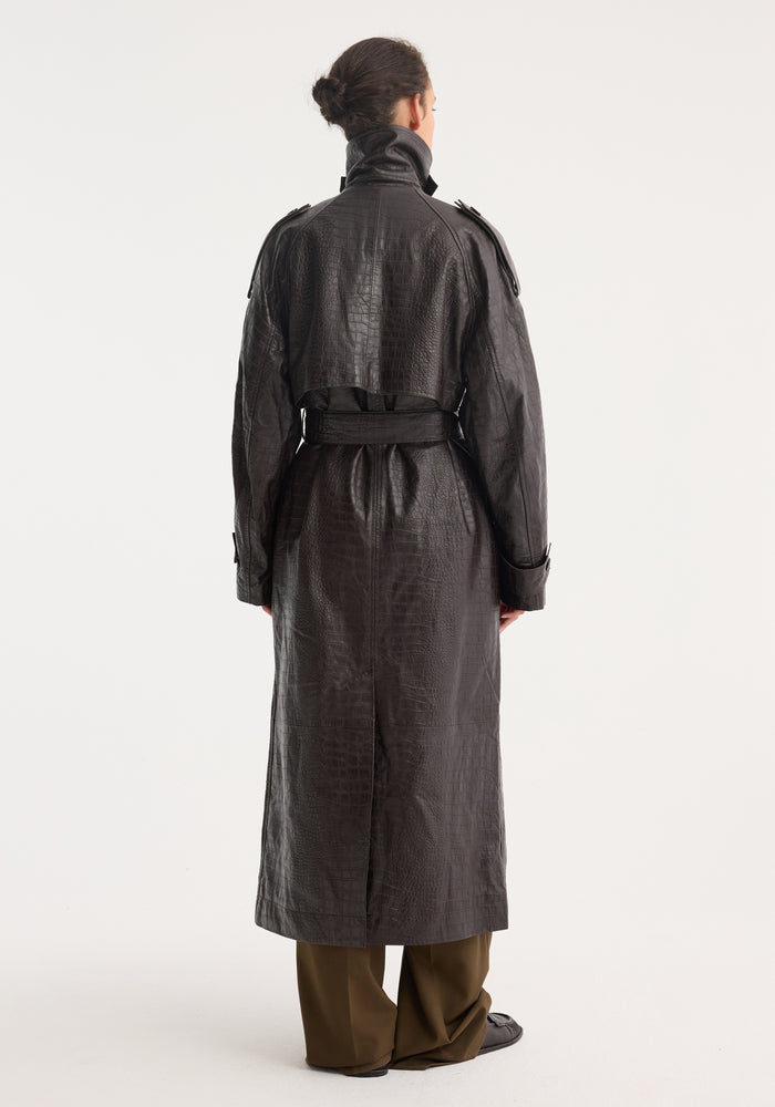 Leather croco trenchcoat | mahogany