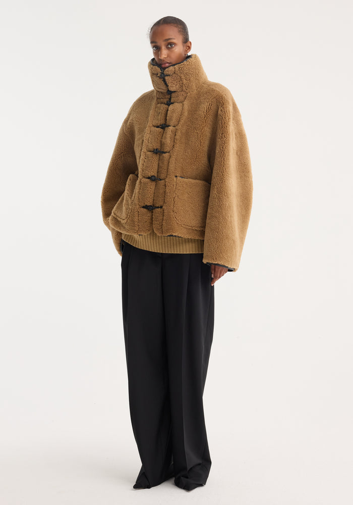 Shearling coat | cognac