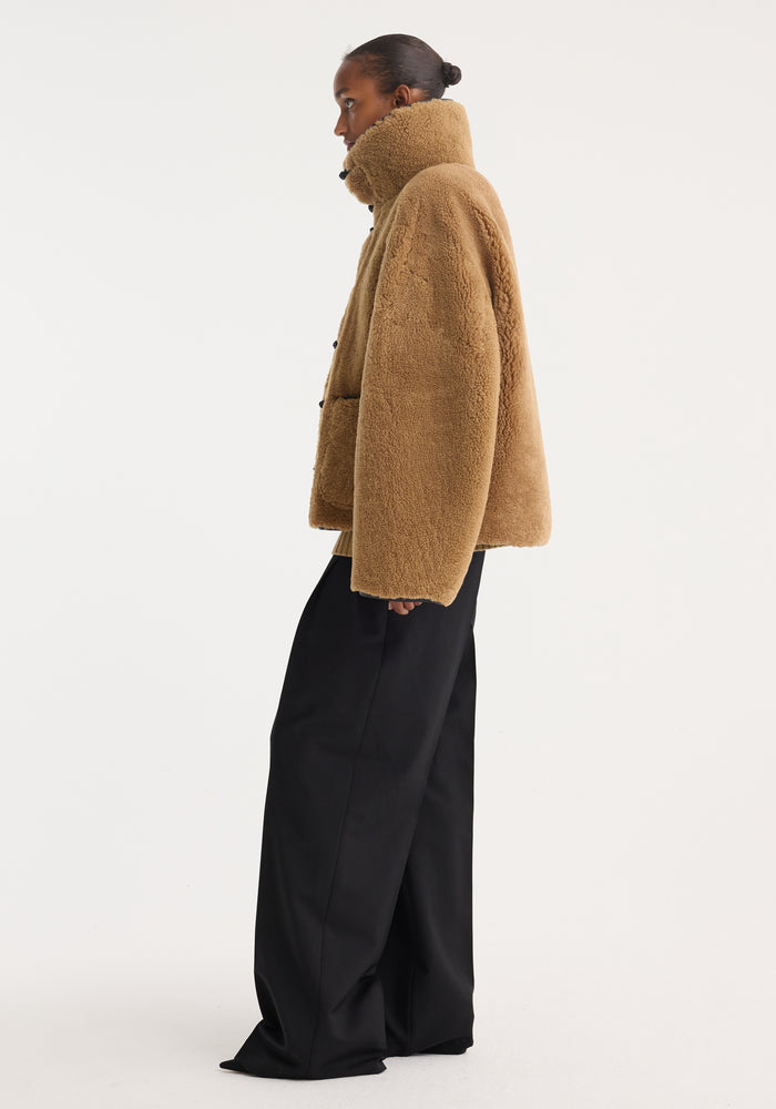 Shearling coat | cognac
