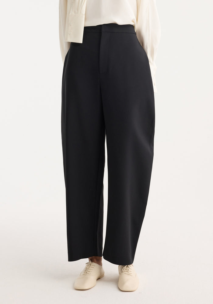 Sculptural trousers | black
