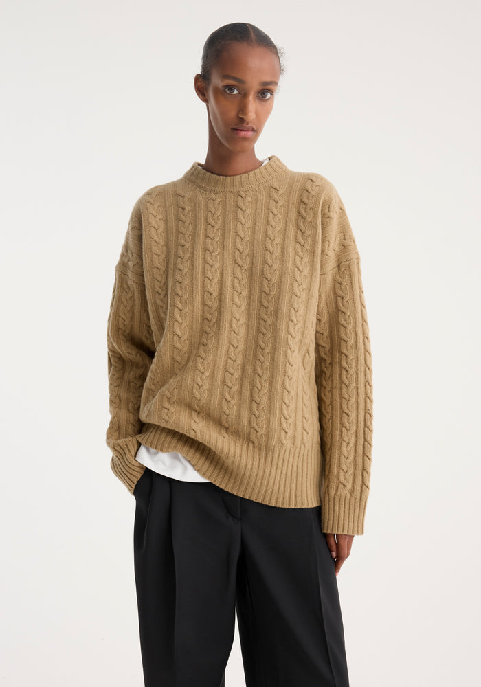 Cable knit jumper | camel