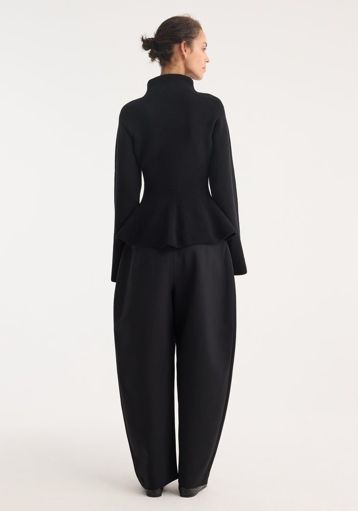 Sculptural knitted top | black