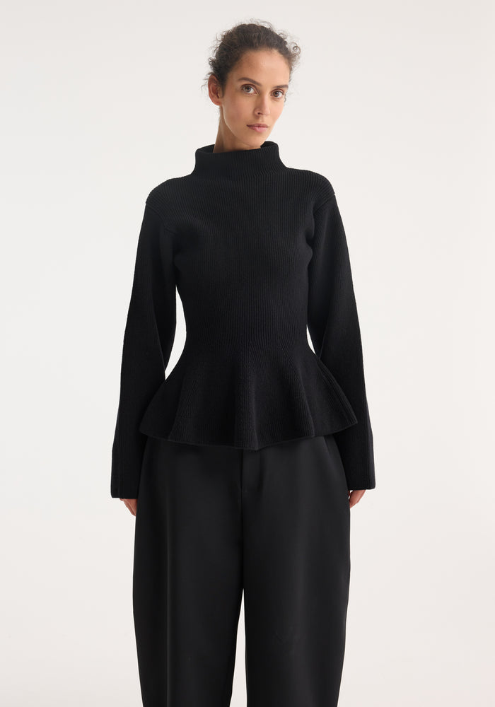 Sculptural knitted top | black