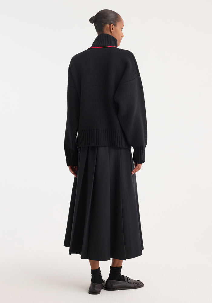 Sculptural compact turtleneck | black