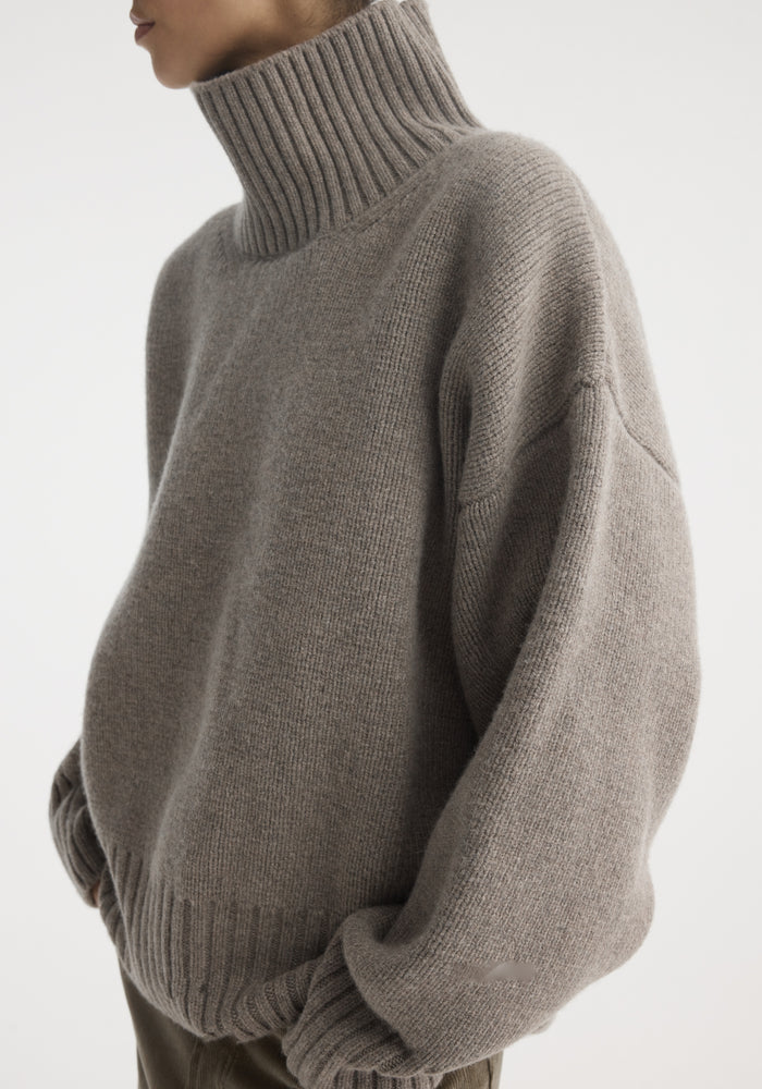 Sculptural compact turtleneck | clay melange