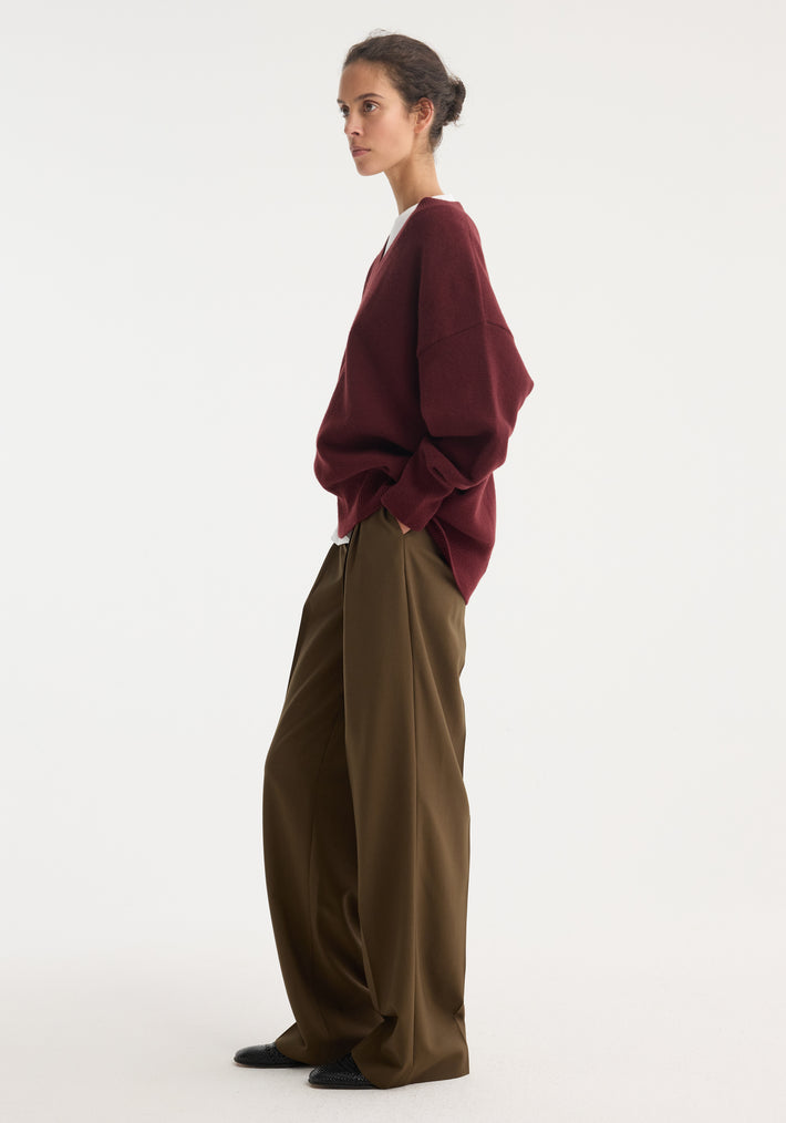 V-neck knitted jumper | burgundy