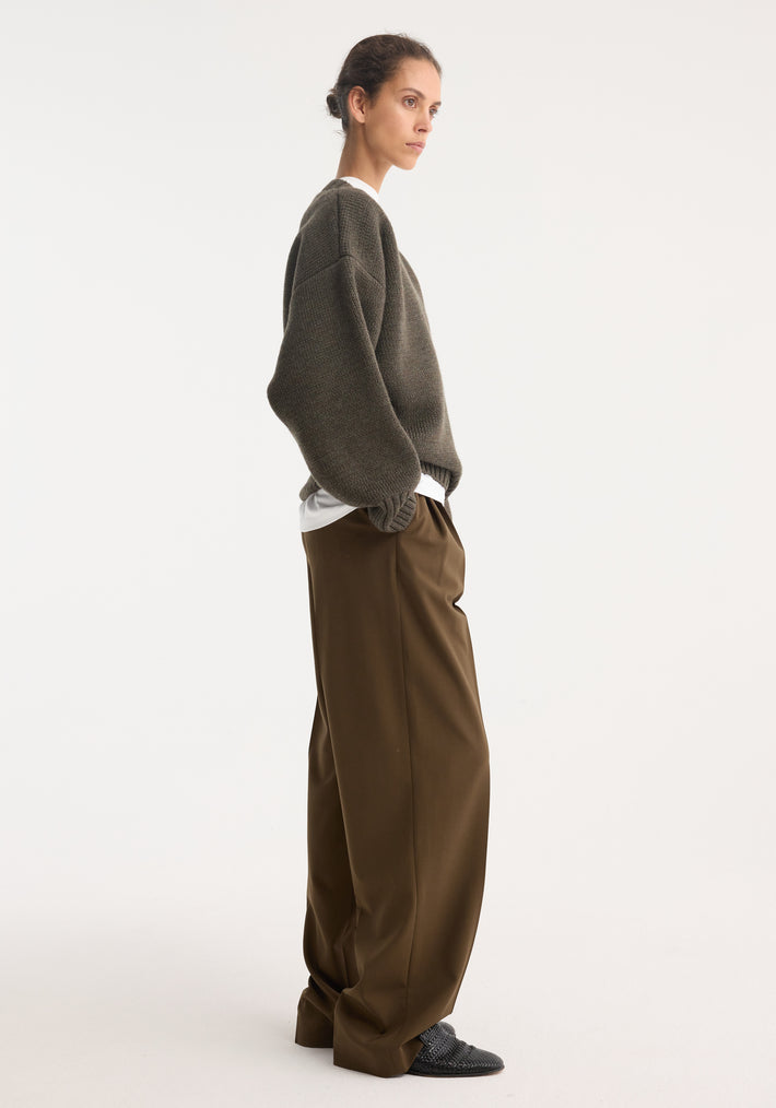 Sculptural compact v-neck | forest melange