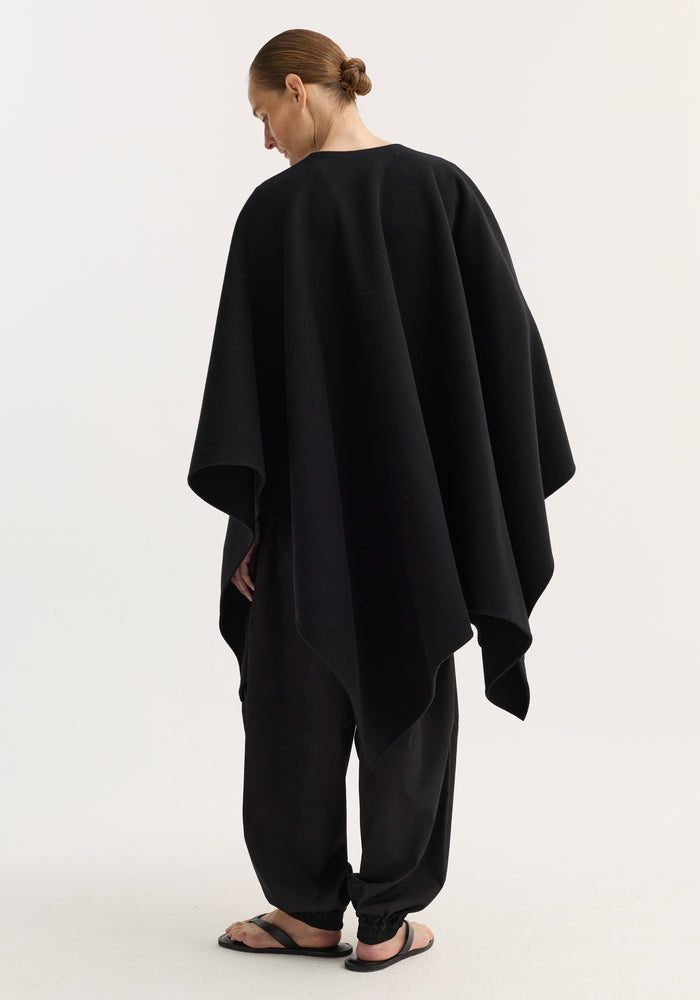 Draped scarf poncho | black