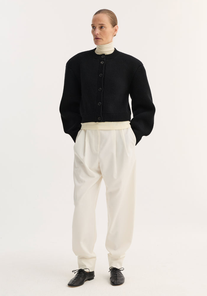 Barrel leg trousers | off white