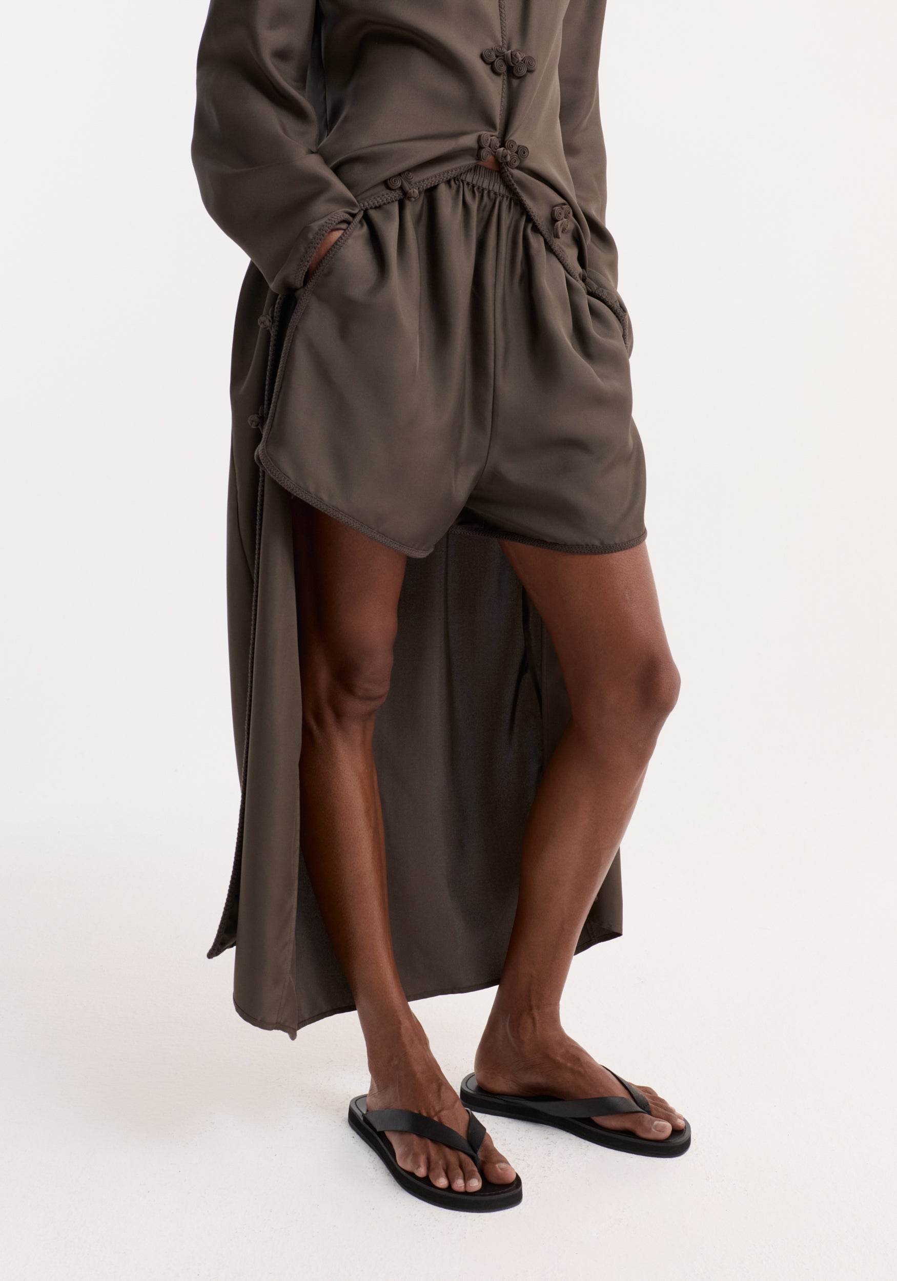long dress shorts Taped silk shorts– Róhe