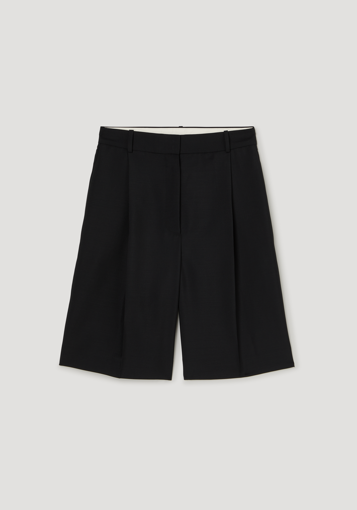 Tailored single pleat shorts | black