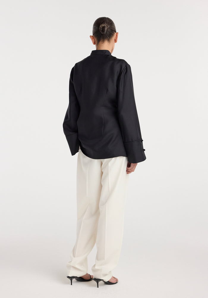 Pankou closure silk top | black