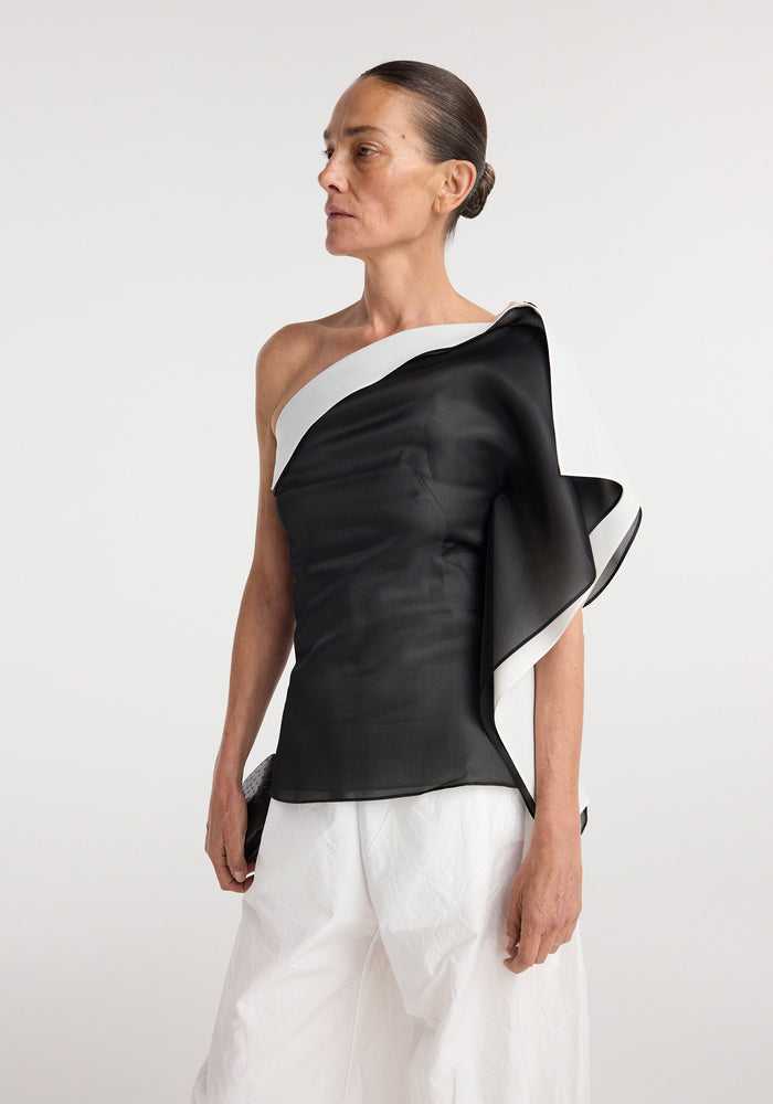 Sculptural double layered top | black