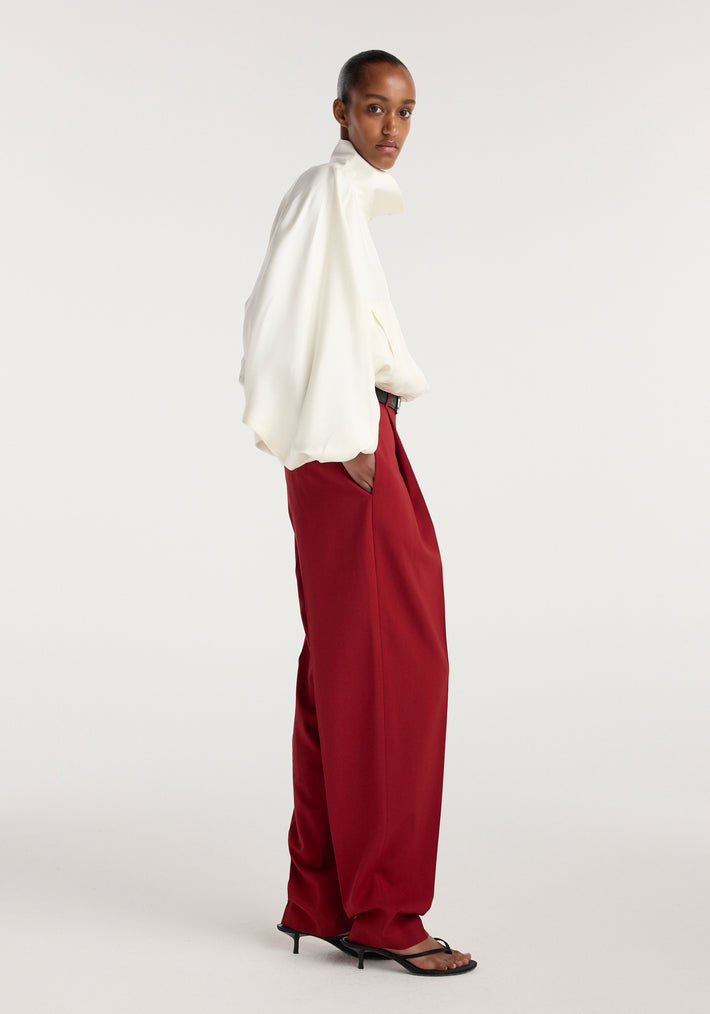 Daria - Single pleat tapered trousers | carmine