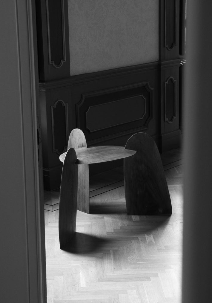 Sculpted Stool | 4673