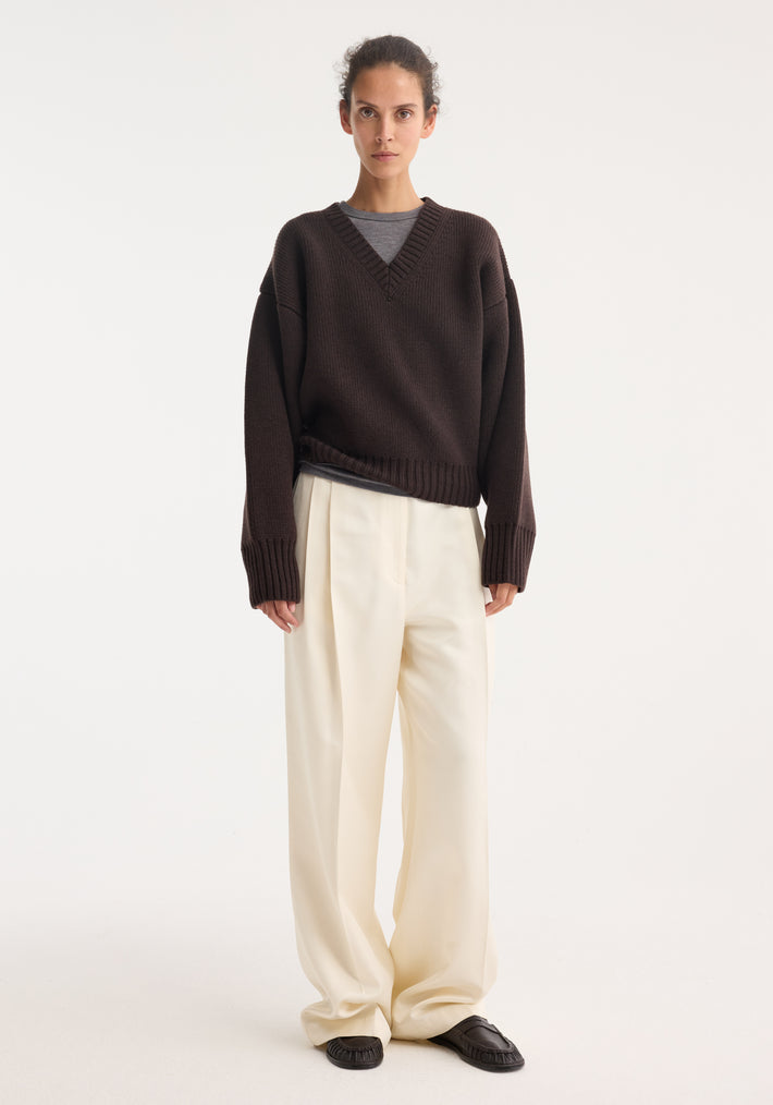 Sculptural compact v-neck | dark brown