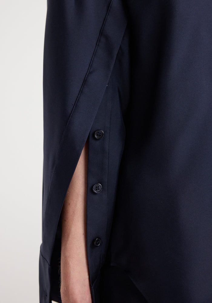 Silk open-sleeve detailed shirt | night
