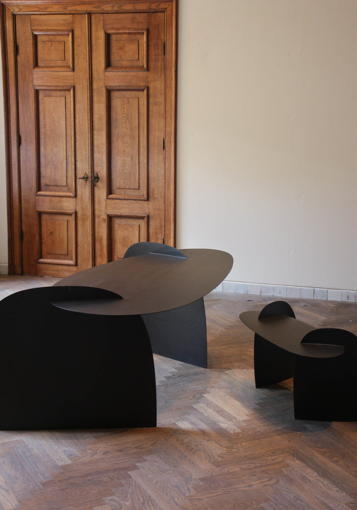 Sculpted Table | 9845