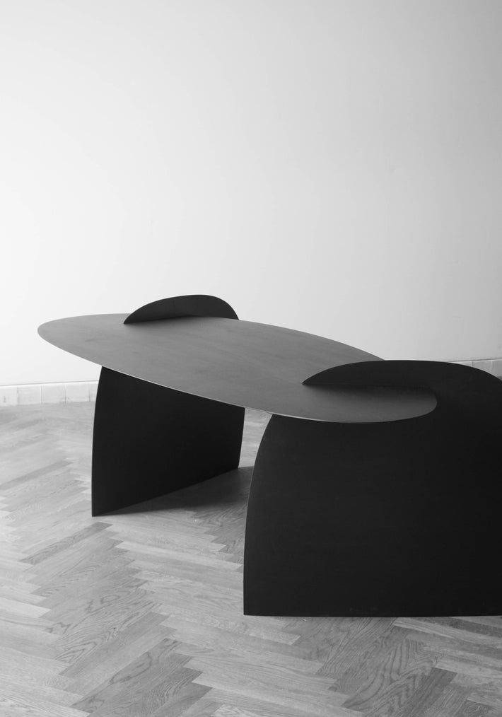 Sculpted Table | 9845