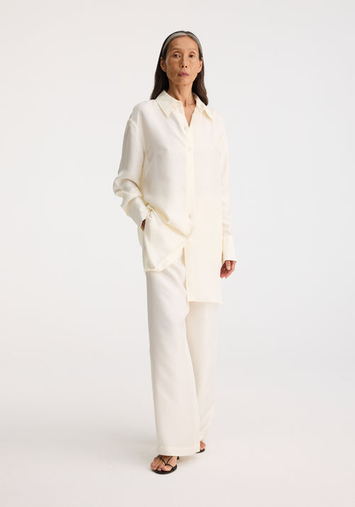 Signature elongated silk shirt | Cream (O)