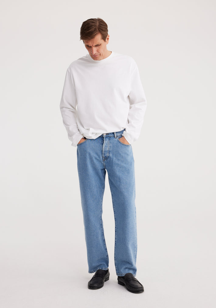 Straight leg jeans | light denim