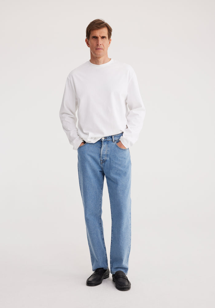 Straight leg jeans | light denim