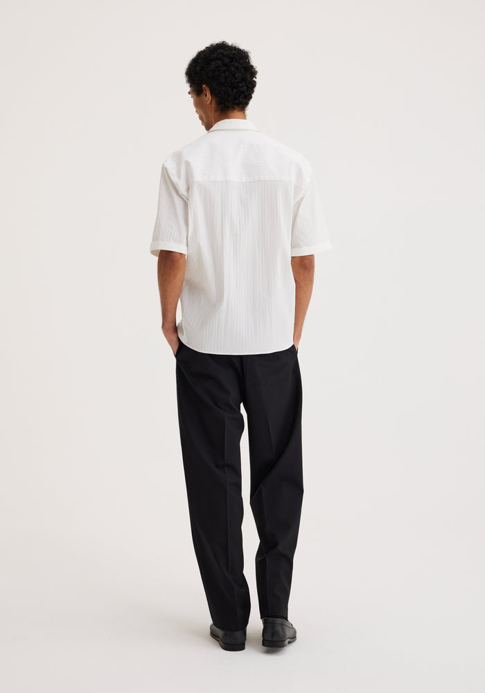 Structured cotton short sleeve shirt | off-white irregular pinstripe