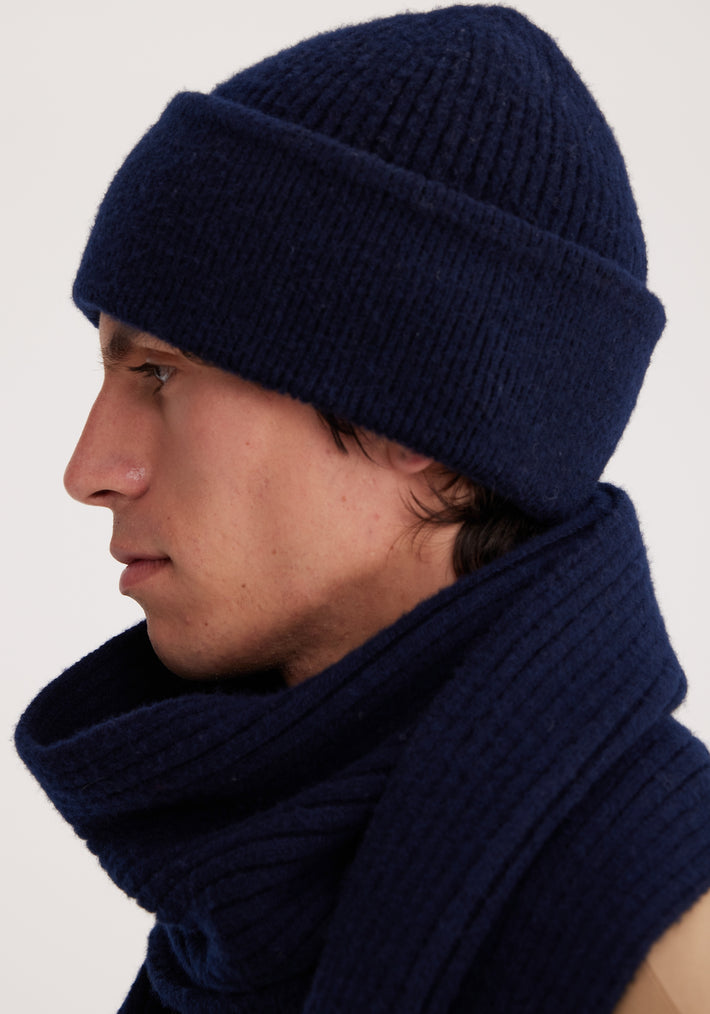 Boiled wool knitted scarf | marine blue
