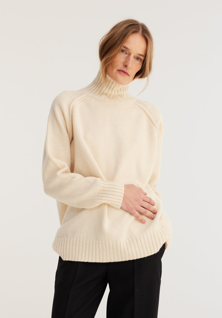 Wool cashmere turtleneck | off-white