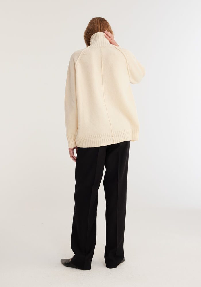 Wool cashmere turtleneck | off-white