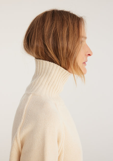 Wool cashmere turtleneck | off-white