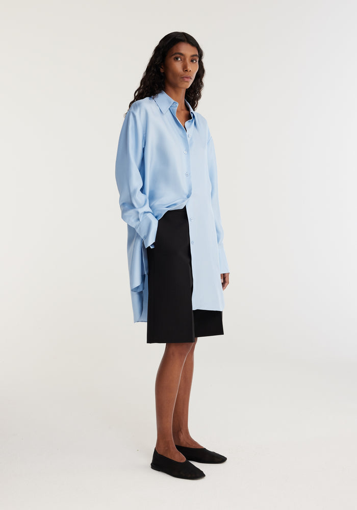 Signature elongated silk shirt | sky