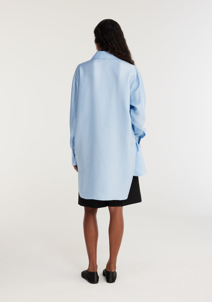 Signature elongated silk shirt | sky