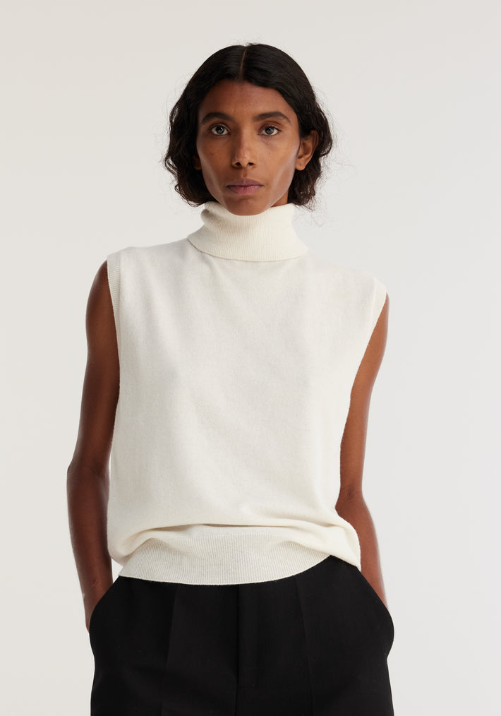 Wool cashmere sleeveless turtleneck | off-white