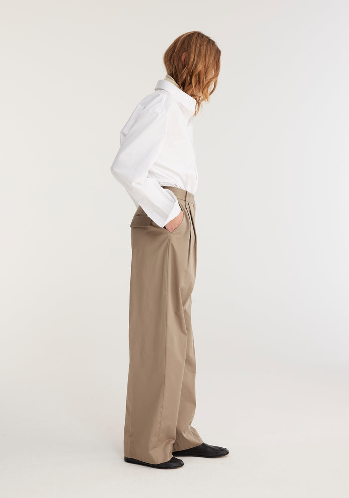 Wide leg pleated chino | toffee