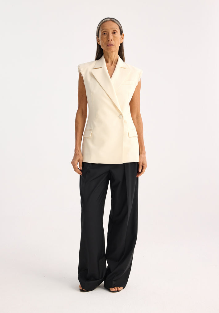 Sleeveless padded blazer | off-white