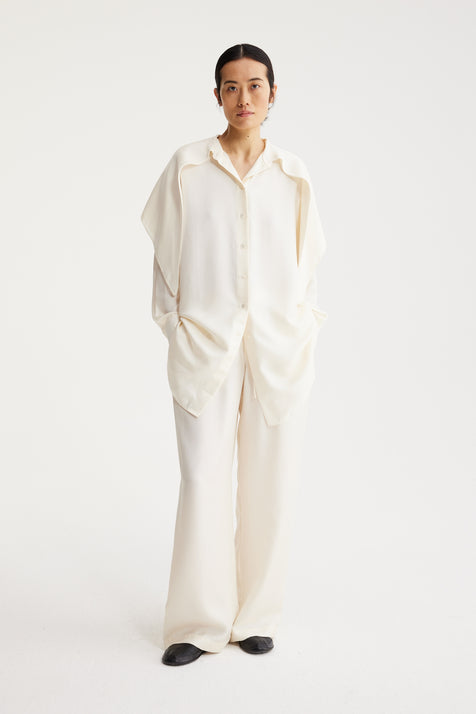 Silk shirt with integrated scarf | cream
