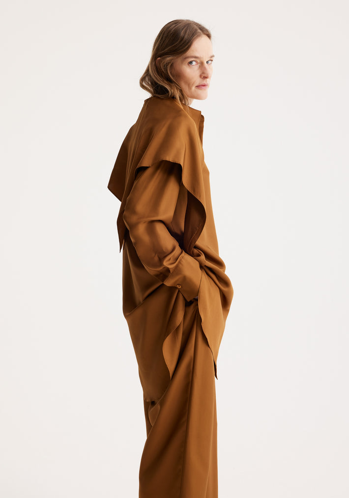 Silk shirt with integrated scarf | tan